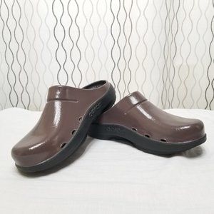 8 Clogs Oofos Luxe Ooclog Mocha Patent Recovery Performance Clogs Clog